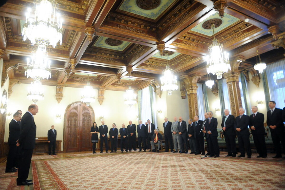 GALERIE FOTO Traian Băsescu i-a primit la o recepţie pe jucătorii echipei naţionale de handbal