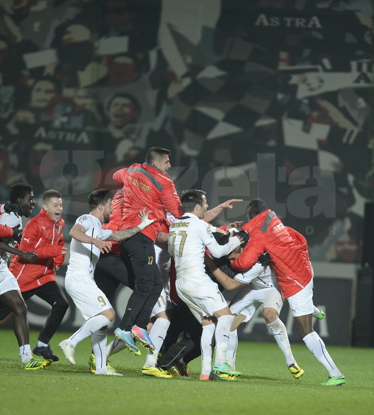 FOTO Astra - Petrolul 2-1 » Paul Papp îi califică pe giurgiuveni în finală cu un gol din ofsaid în ultimul minut