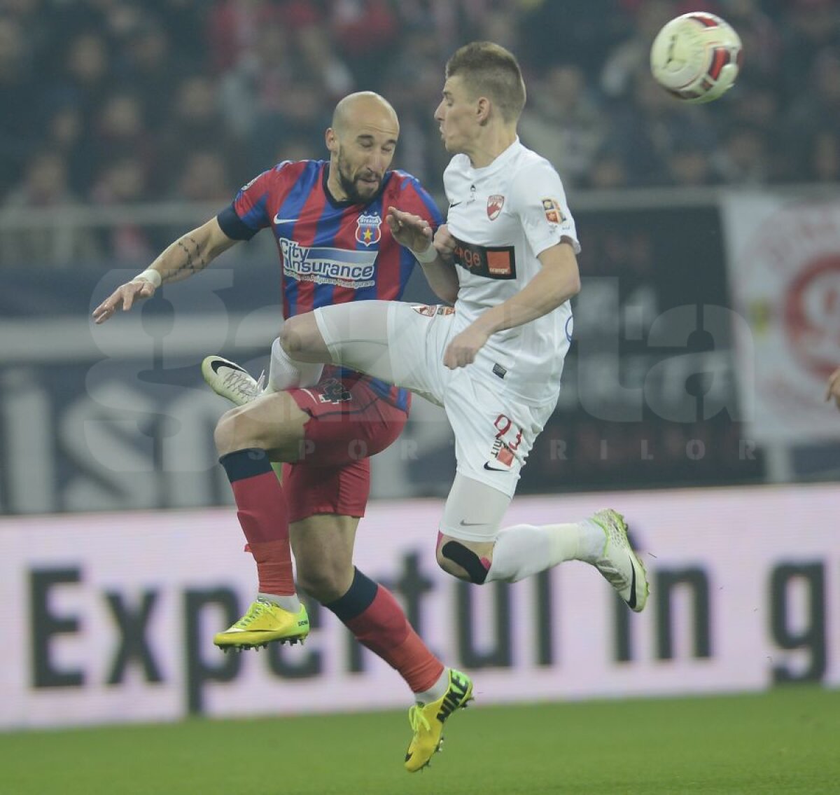 FOTO Fanii cîntă Bolero, jucătorii lui Stoican Marş Funebru » Dinamo - Steaua 1-1 (3-6) şi roş-albaştrii vor juca finala Cupei cu Astra