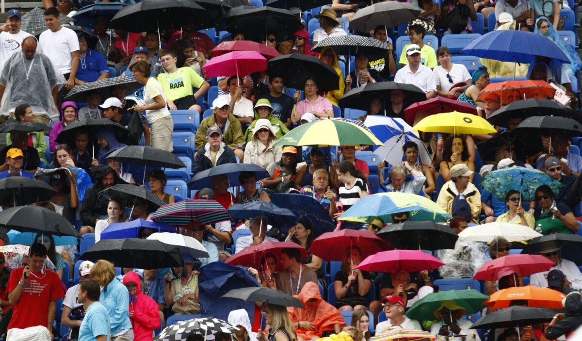 FOTO Ploaia universală » Chiar şi cele mai mari turnee depind de capriciile vremii