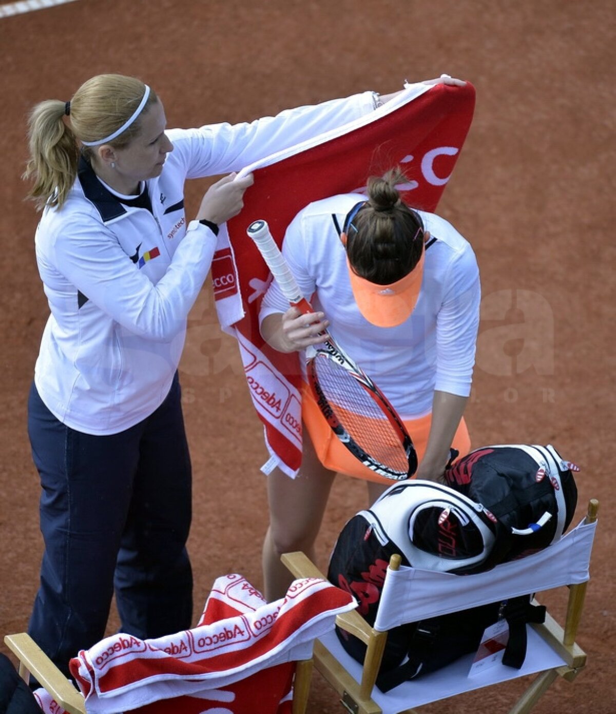 Meciul Simonei Halep se reia mîine, de la ora 10:00