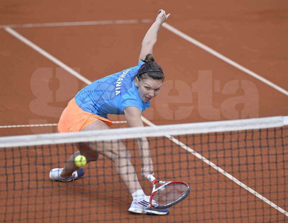 Test de iubire necondiţionată » Simona Halep a jucat două meciuri într-o zi, a cîştigat doar unul, dar a fost răsplătită permanent cu uralele fanilor români