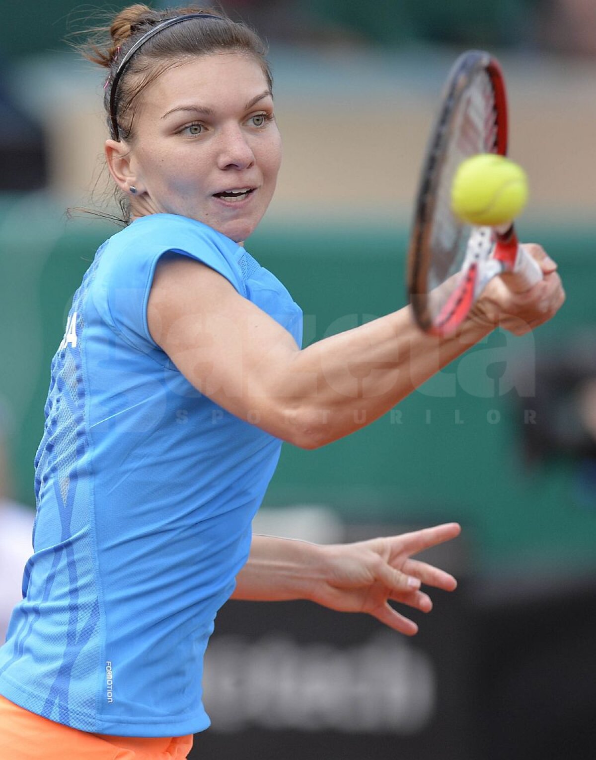 Test de iubire necondiţionată » Simona Halep a jucat două meciuri într-o zi, a cîştigat doar unul, dar a fost răsplătită permanent cu uralele fanilor români