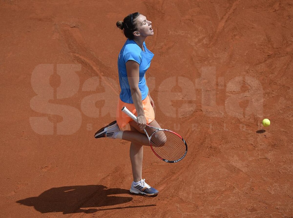 Test de iubire necondiţionată » Simona Halep a jucat două meciuri într-o zi, a cîştigat doar unul, dar a fost răsplătită permanent cu uralele fanilor români