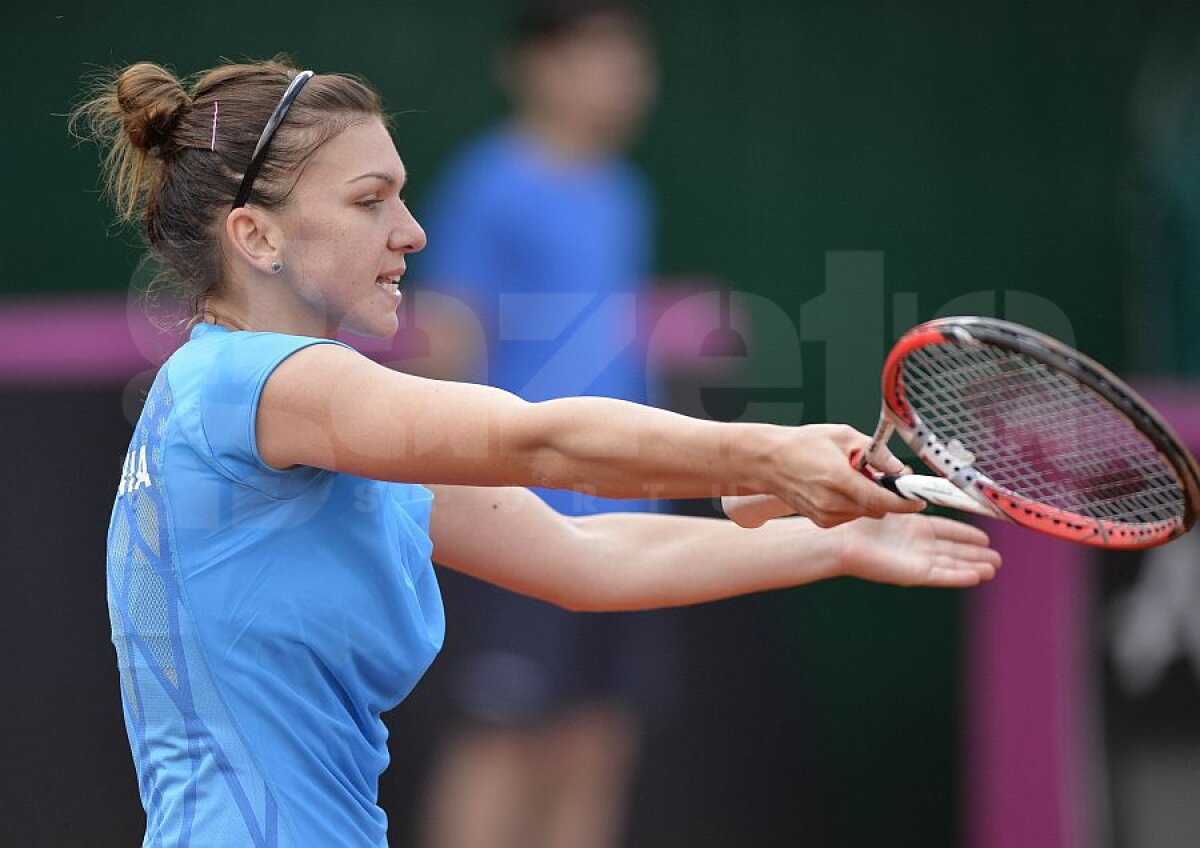 Test de iubire necondiţionată » Simona Halep a jucat două meciuri într-o zi, a cîştigat doar unul, dar a fost răsplătită permanent cu uralele fanilor români