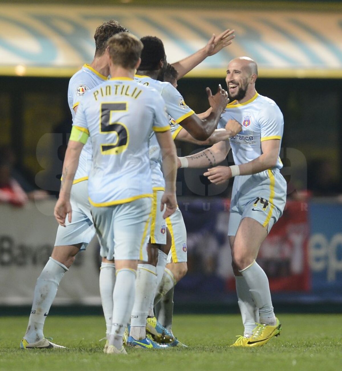 FOTO şi VIDEO Puştii lui Hagi, puşi la colţ » Steaua n-a avut milă şi a zdrobit-o pe Viitorul, scor 3-0