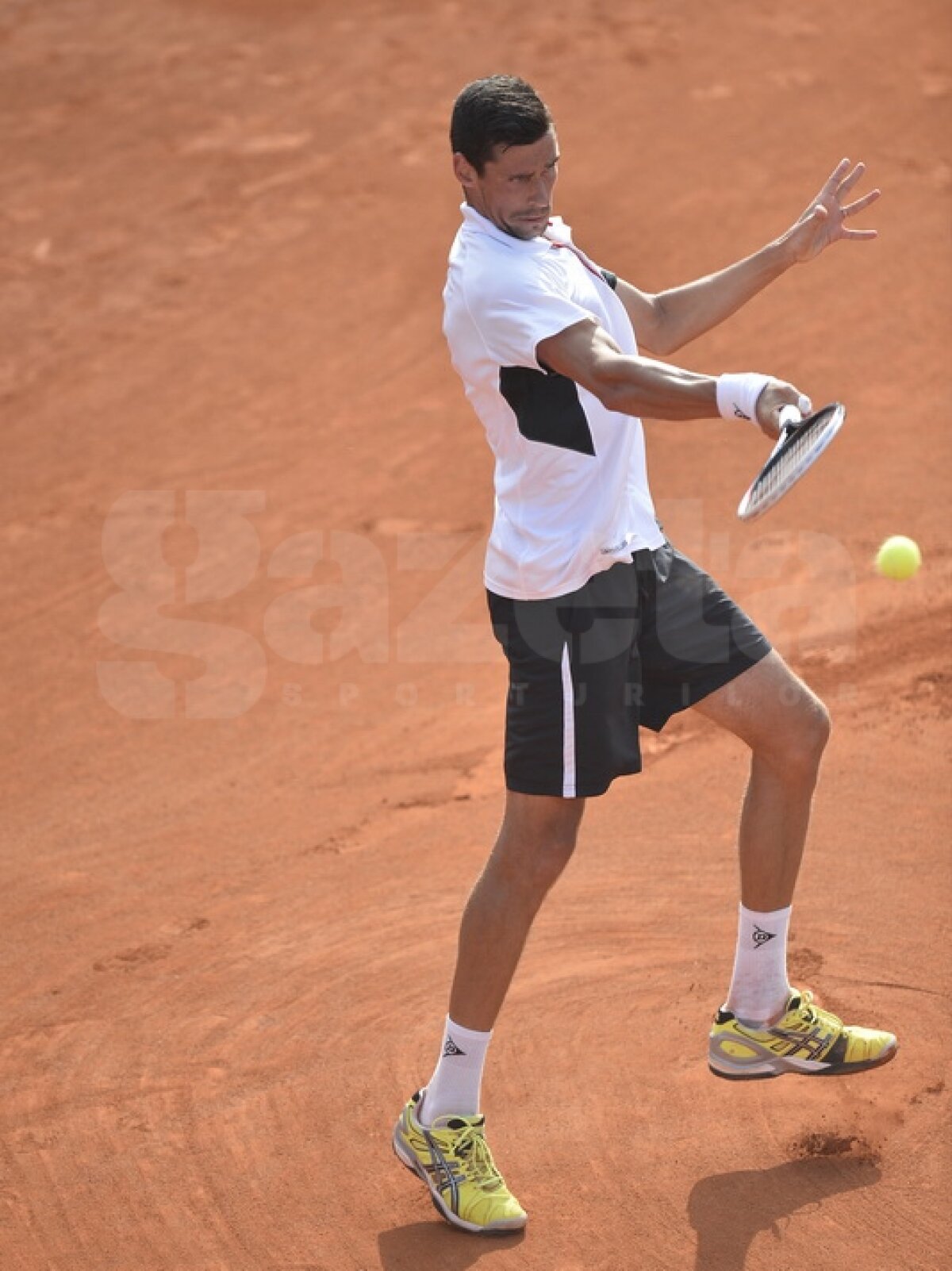 GALERIE FOTO 3 din 3! » Victor Hănescu, Marius Copil şi Adrian Ungur s-au calificat în turul doi la BRD Năstase-Ţiriac Trophy