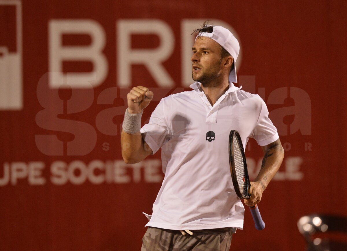 GALERIE FOTO 3 din 3! » Victor Hănescu, Marius Copil şi Adrian Ungur s-au calificat în turul doi la BRD Năstase-Ţiriac Trophy