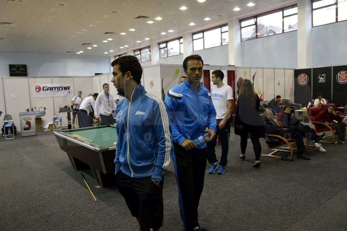 GALERIE FOTO Biliard, ping-pong şi jocuri pe telefon în loc de tenis » Meciurile la BRD Năstase-Ţiriac s-au reluat