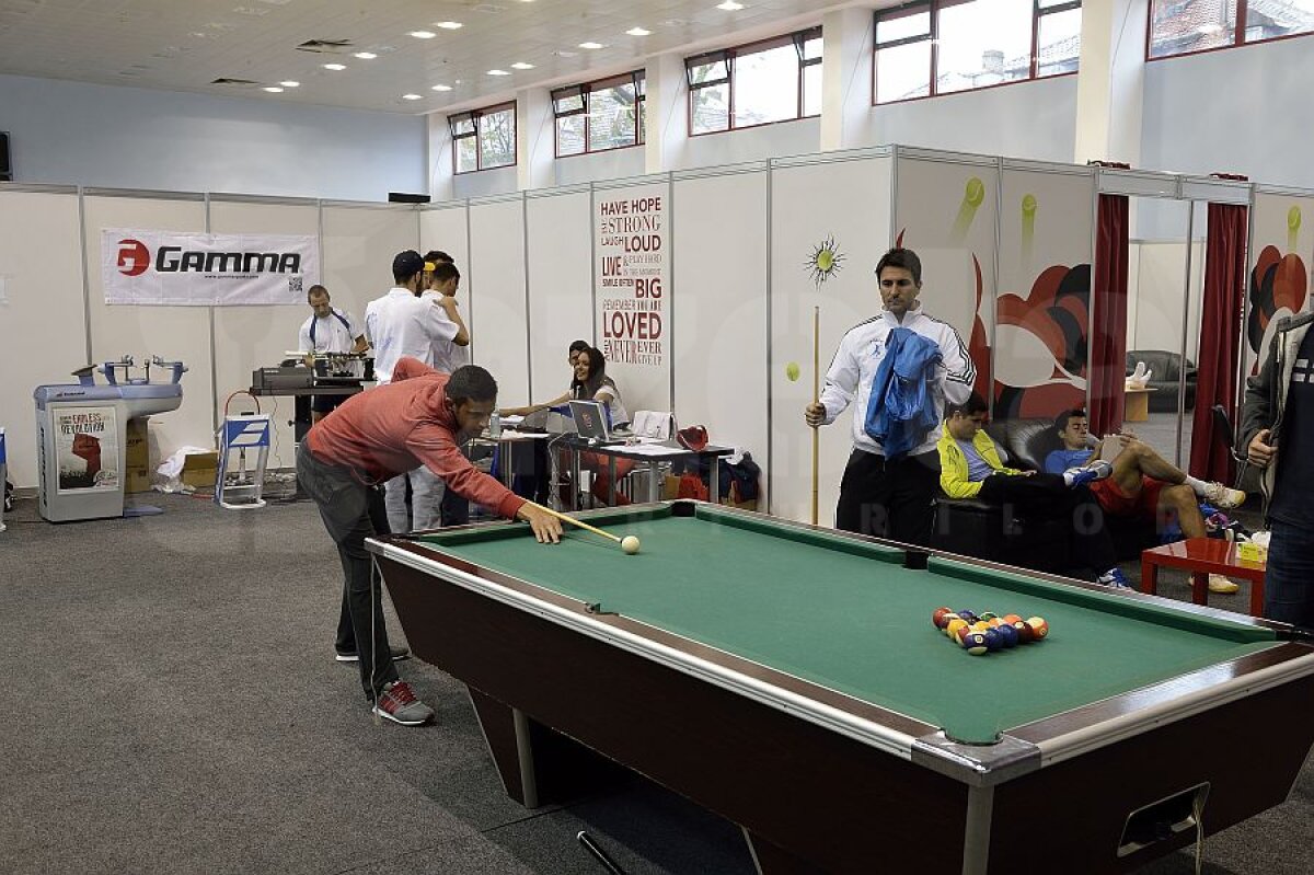 FOTO Ploaie pe zgură » Ce se întîmplă la BRD Năstase-Ţiriac Trophy cînd vremea împiedică disputarea meciurilor