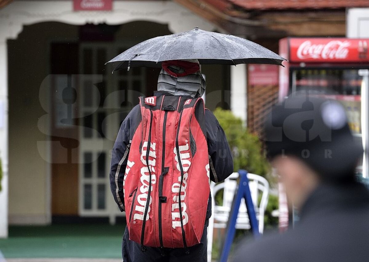 FOTO Ploaie pe zgură » Ce se întîmplă la BRD Năstase-Ţiriac Trophy cînd vremea împiedică disputarea meciurilor