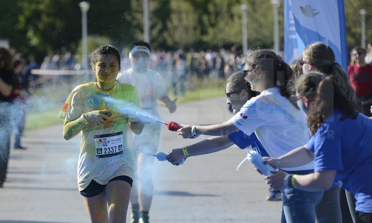 FOTO Distracţie, culoare şi voie bună la The Color Run Bucureşti! Vezi o galerie FOTO de la cursa de azi