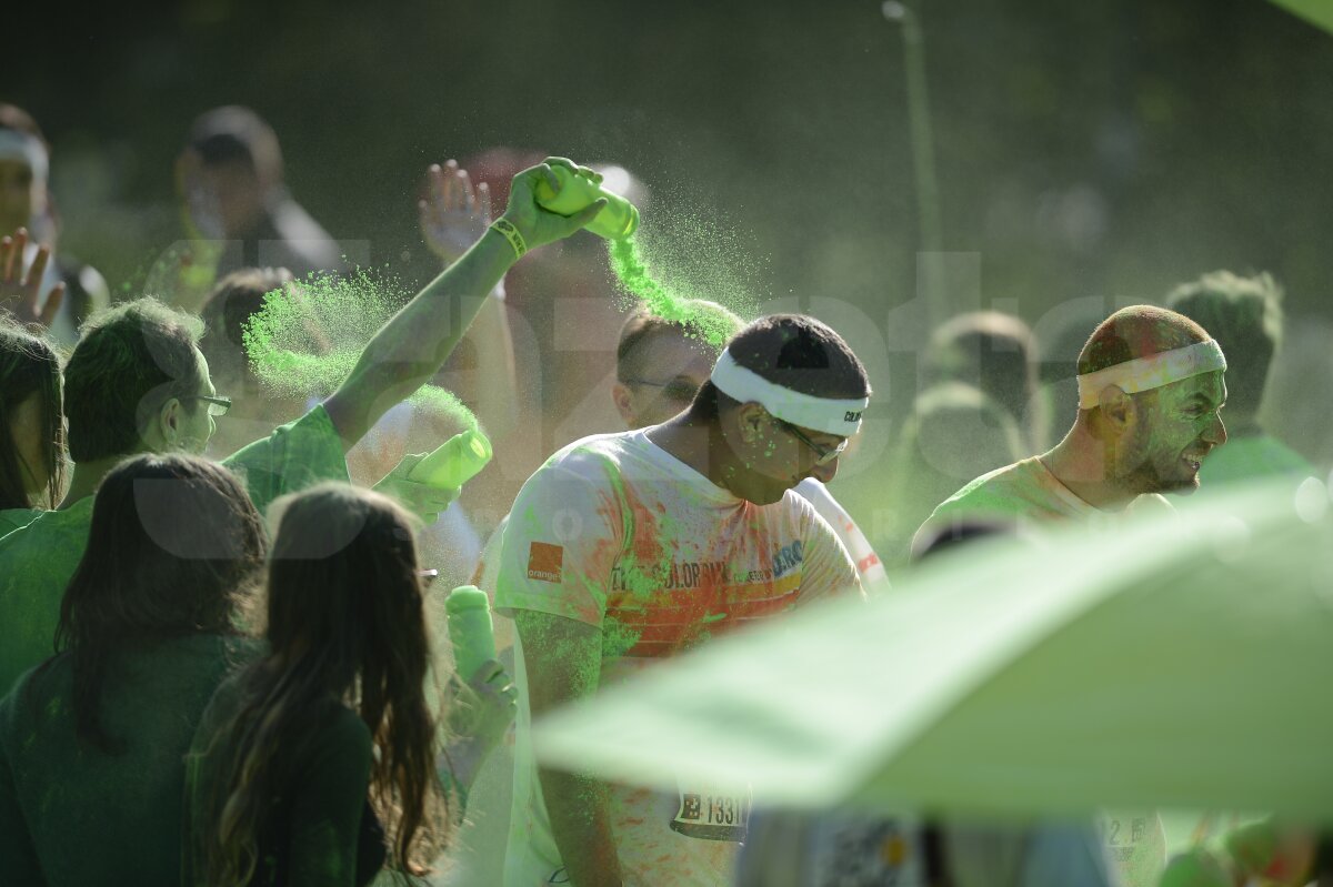 FOTO Distracţie, culoare şi voie bună la The Color Run Bucureşti! Vezi o galerie FOTO de la cursa de azi