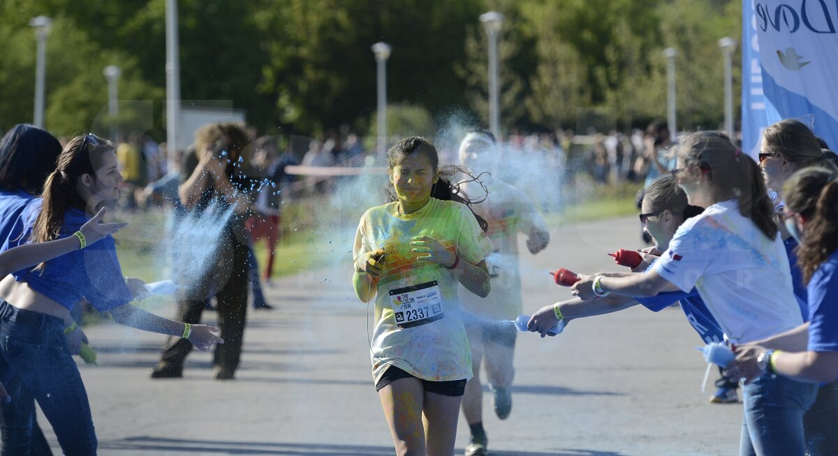FOTO Distracţie, culoare şi voie bună la The Color Run Bucureşti! Vezi o galerie FOTO de la cursa de azi