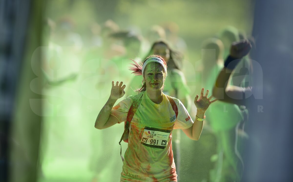 FOTO Distracţie, culoare şi voie bună la The Color Run Bucureşti! Vezi o galerie FOTO de la cursa de azi