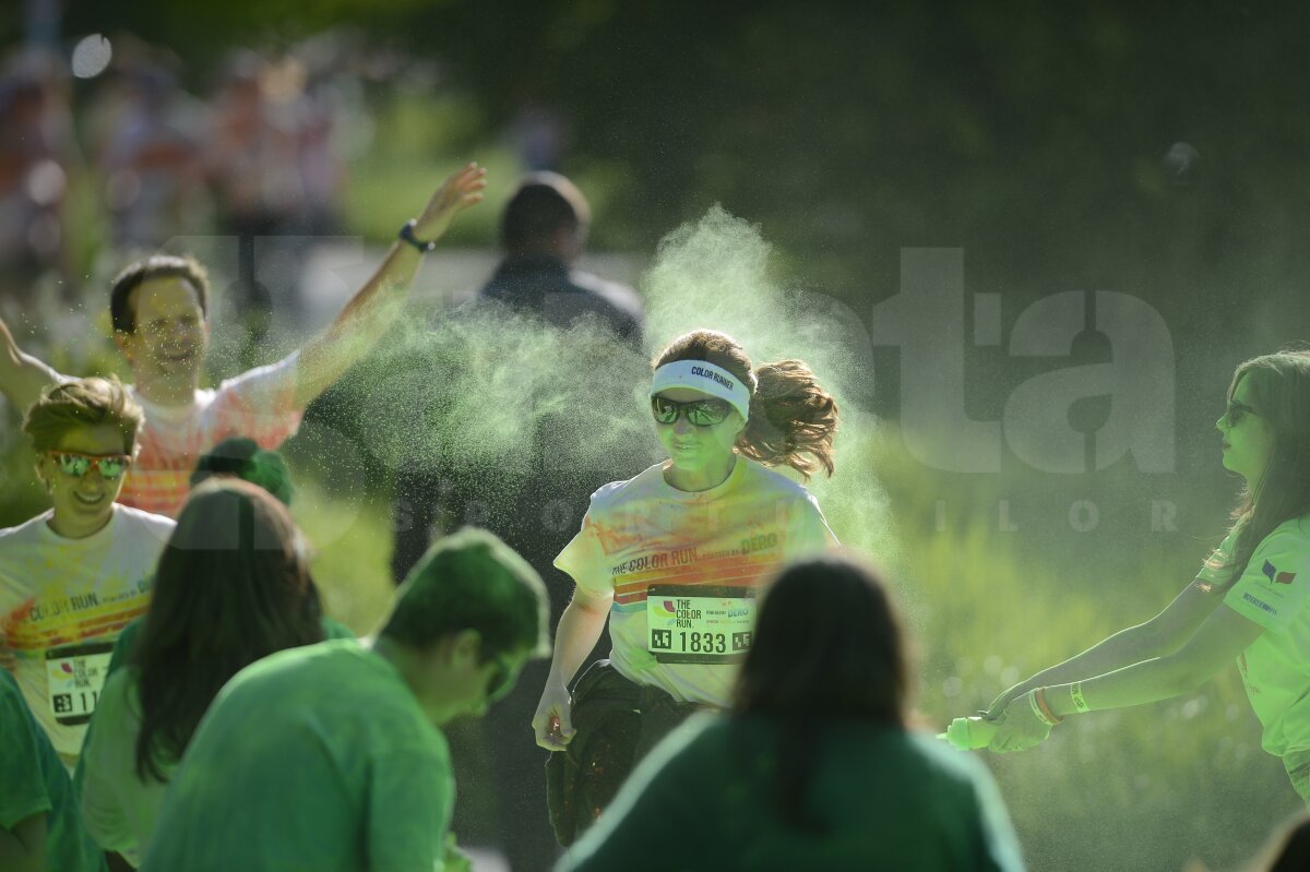 FOTO Distracţie, culoare şi voie bună la The Color Run Bucureşti! Vezi o galerie FOTO de la cursa de azi