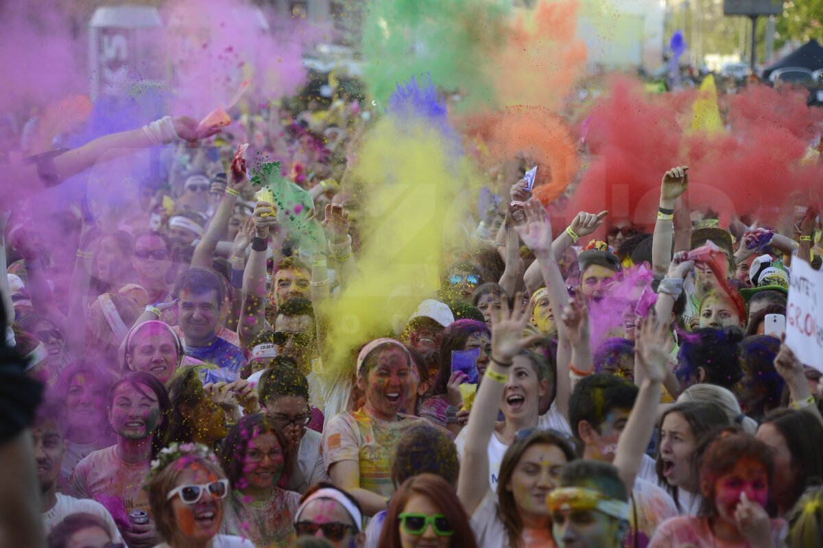 FOTO Distracţie, culoare şi voie bună la The Color Run Bucureşti! Vezi o galerie FOTO de la cursa de azi