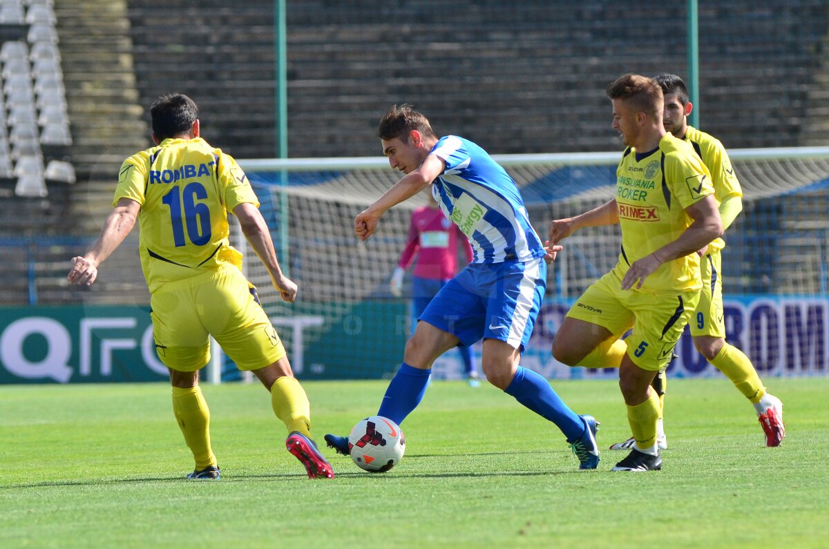 FOTO Pas mare spre Liga 1 făcut de CS U Craiova! Oltenii au învins-o pe Gloria Bistriţa, 1-0