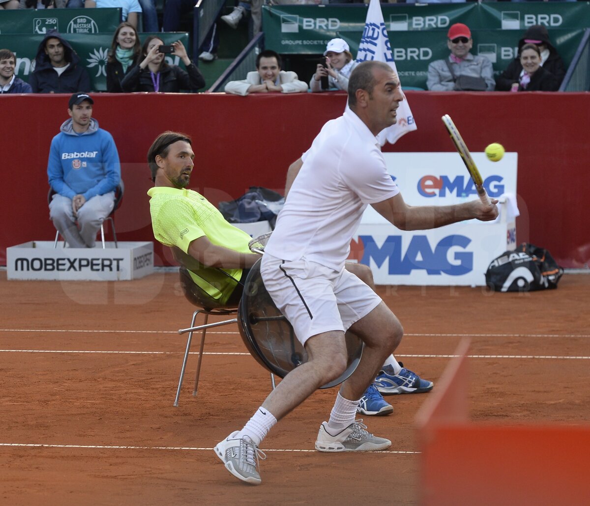 Glume savuroase şi voie bună la demonstrativul de la BRD Năstase Ţiriac Trophy! Galerie foto de la meci