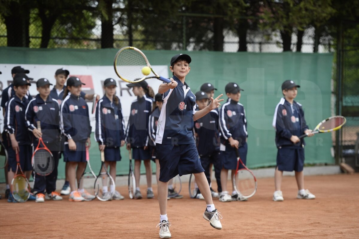 GALERIE FOTO Şi-au întîlnit idolii » Surpriză din partea Gazetei Sporturilor pentru copiii de mingi de la BRD Trophy