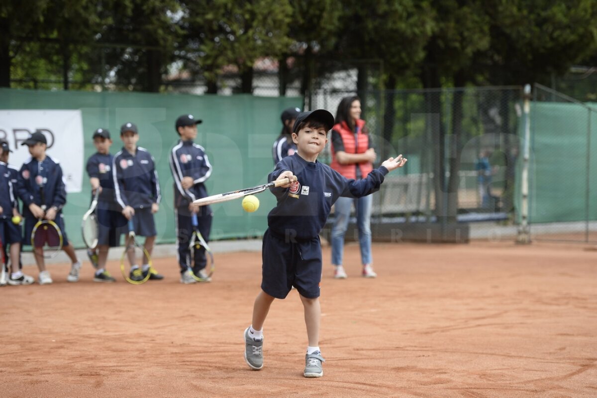 GALERIE FOTO Şi-au întîlnit idolii » Surpriză din partea Gazetei Sporturilor pentru copiii de mingi de la BRD Trophy