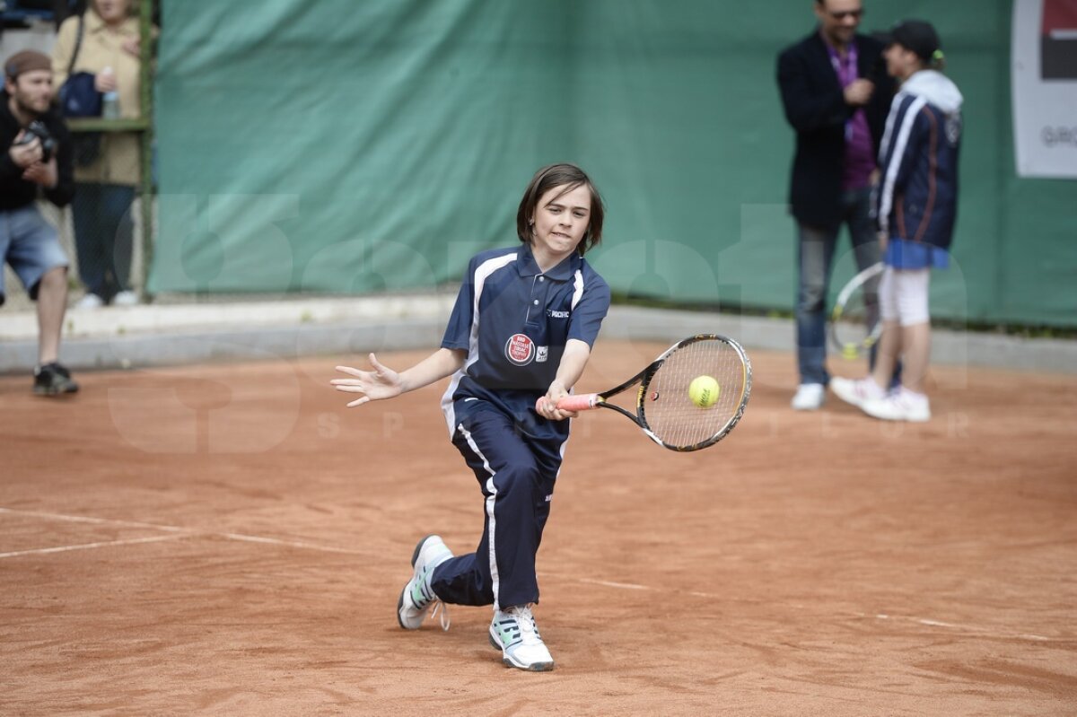 GALERIE FOTO Şi-au întîlnit idolii » Surpriză din partea Gazetei Sporturilor pentru copiii de mingi de la BRD Trophy
