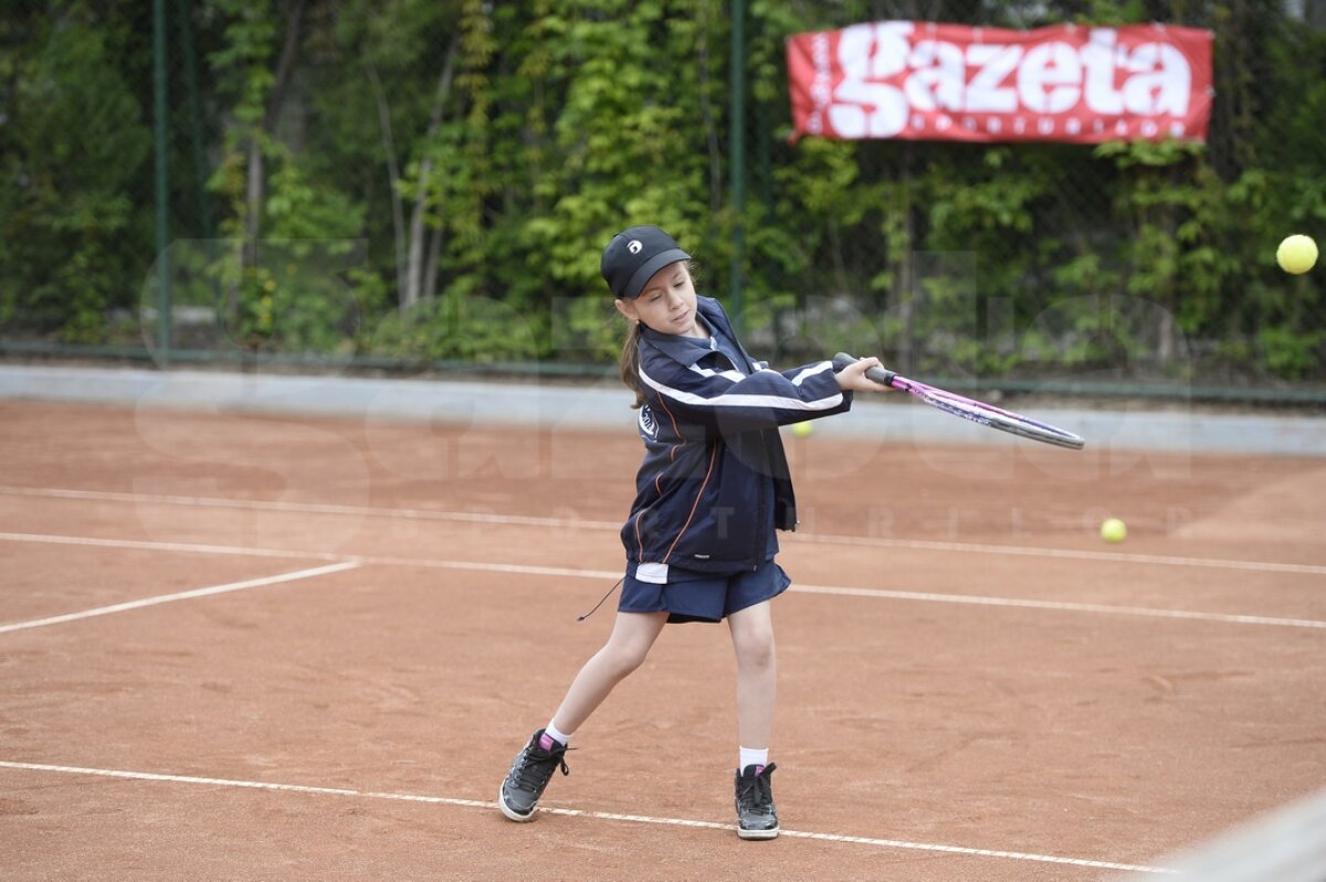 GALERIE FOTO Şi-au întîlnit idolii » Surpriză din partea Gazetei Sporturilor pentru copiii de mingi de la BRD Trophy