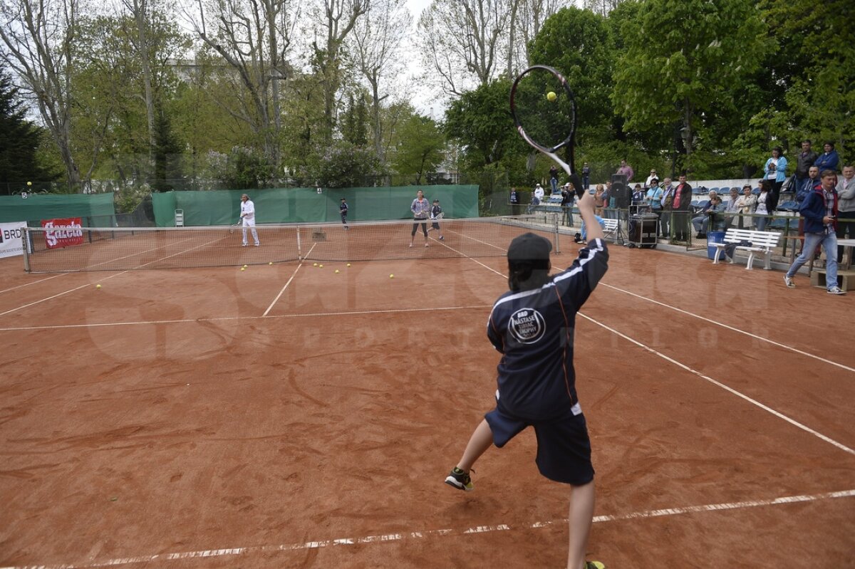 GALERIE FOTO Şi-au întîlnit idolii » Surpriză din partea Gazetei Sporturilor pentru copiii de mingi de la BRD Trophy