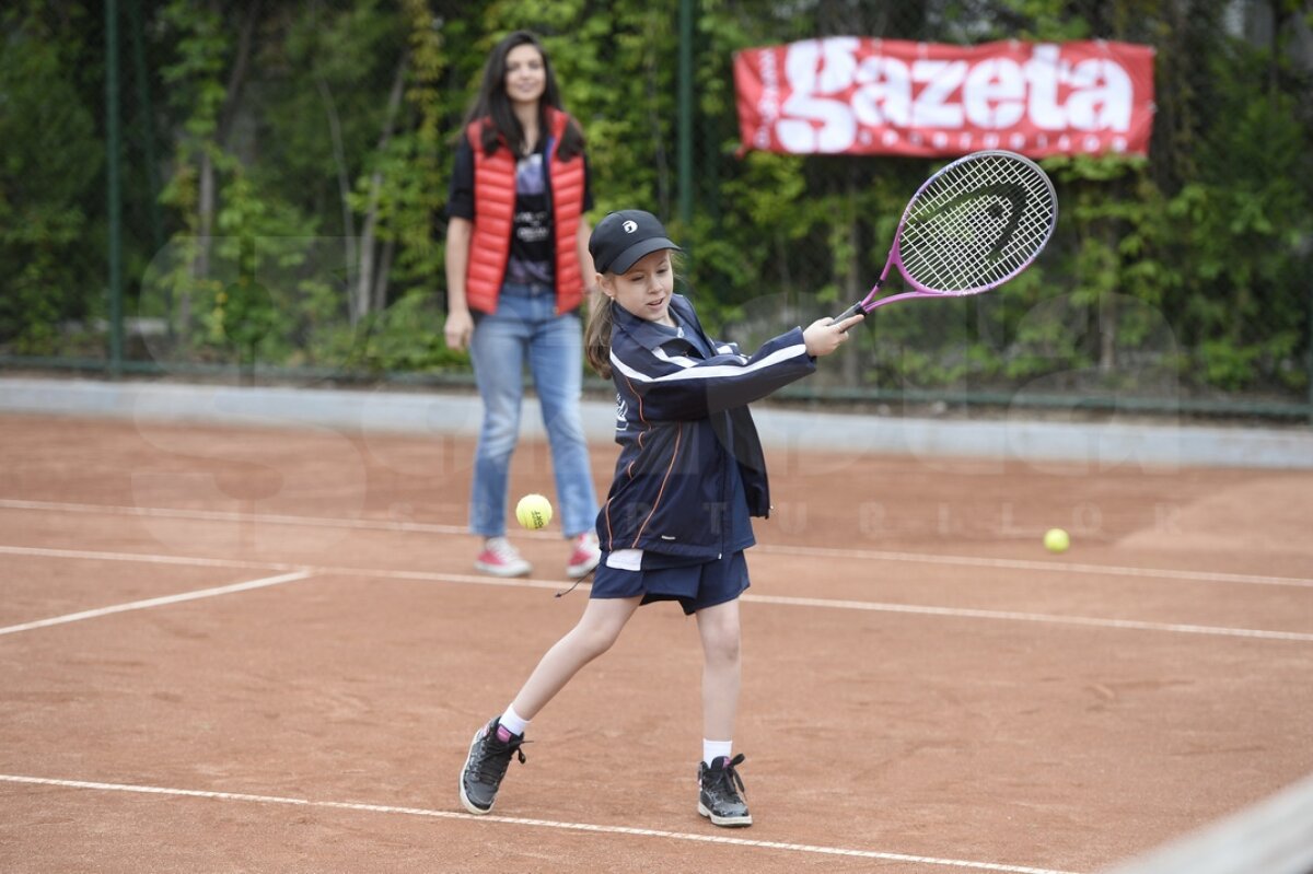 GALERIE FOTO Şi-au întîlnit idolii » Surpriză din partea Gazetei Sporturilor pentru copiii de mingi de la BRD Trophy