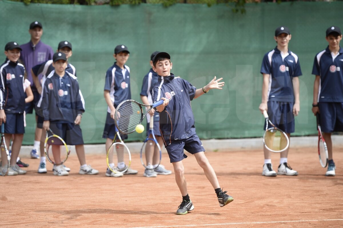 GALERIE FOTO Şi-au întîlnit idolii » Surpriză din partea Gazetei Sporturilor pentru copiii de mingi de la BRD Trophy