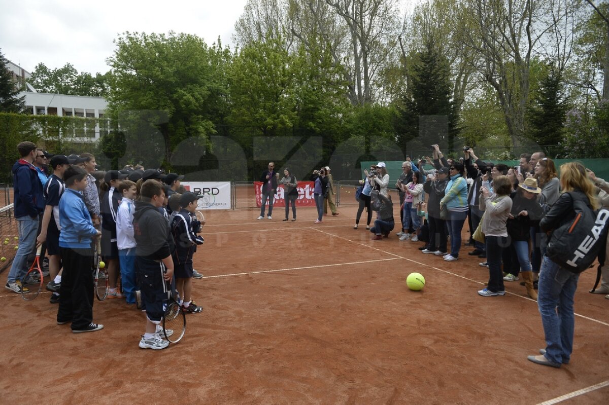 GALERIE FOTO Şi-au întîlnit idolii » Surpriză din partea Gazetei Sporturilor pentru copiii de mingi de la BRD Trophy