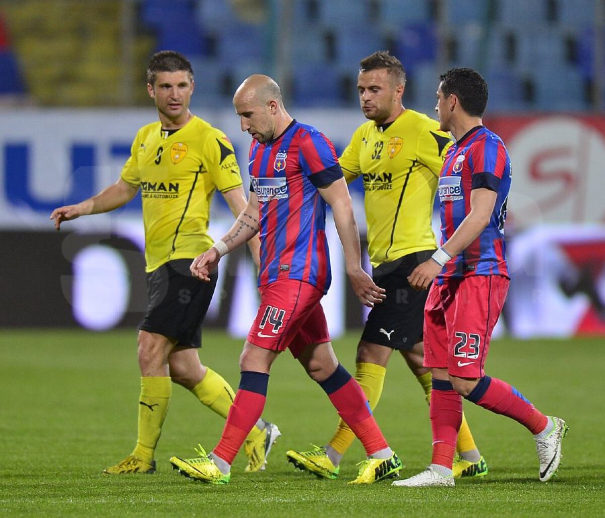 VIDEO+FOTO Cu o mînă pe titlu » Steaua a învins-o pe FC Braşov, 3-0, şi rămîne la 9 puncte de Astra