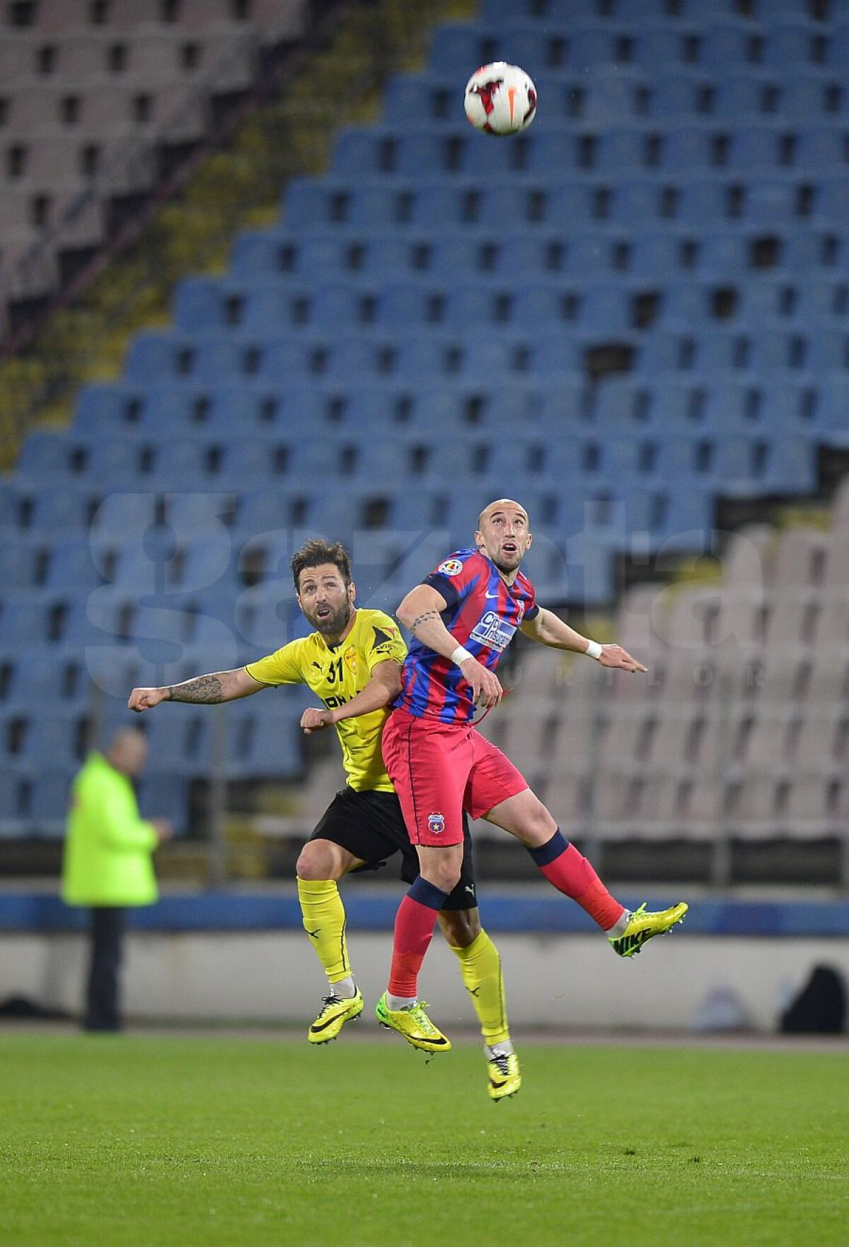 VIDEO+FOTO Cu o mînă pe titlu » Steaua a învins-o pe FC Braşov, 3-0, şi rămîne la 9 puncte de Astra
