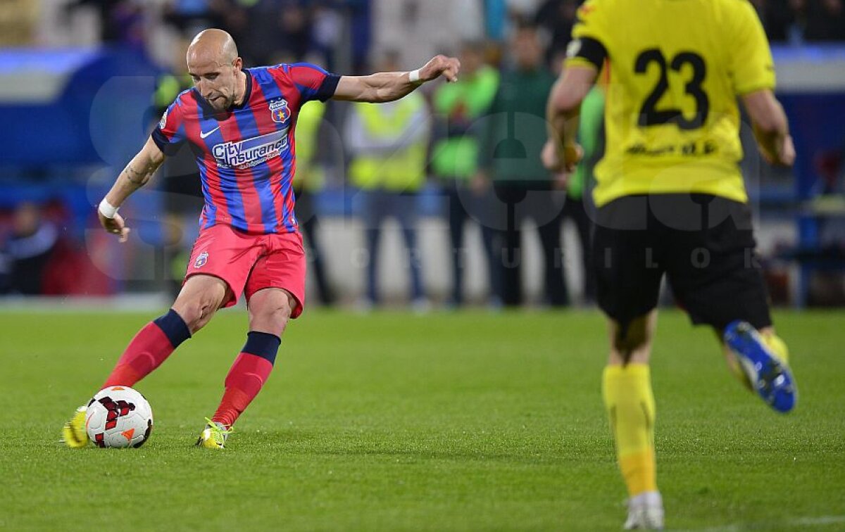 VIDEO+FOTO Cu o mînă pe titlu » Steaua a învins-o pe FC Braşov, 3-0, şi rămîne la 9 puncte de Astra