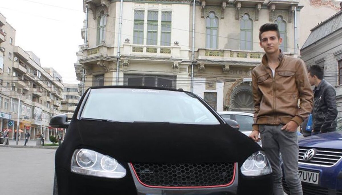 FOTO Craioveanul cu maşina îmbrăcată în catifea: ”Şi poliţiştii zic că e cool, nu mai zic de fete!”. Cît a costat tunning-ul