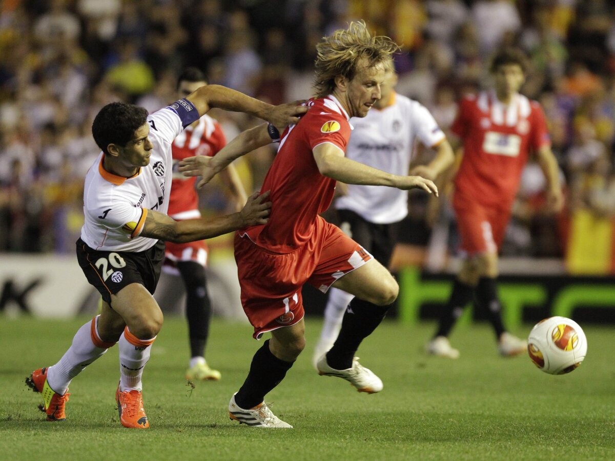 VIDEO şi FOTO Sevilla s-a calificat la ultima fază a jocului, deşi cîştigase în tur 2-0 cu Valencia! Benfica o lasă acasă pe Juventus
