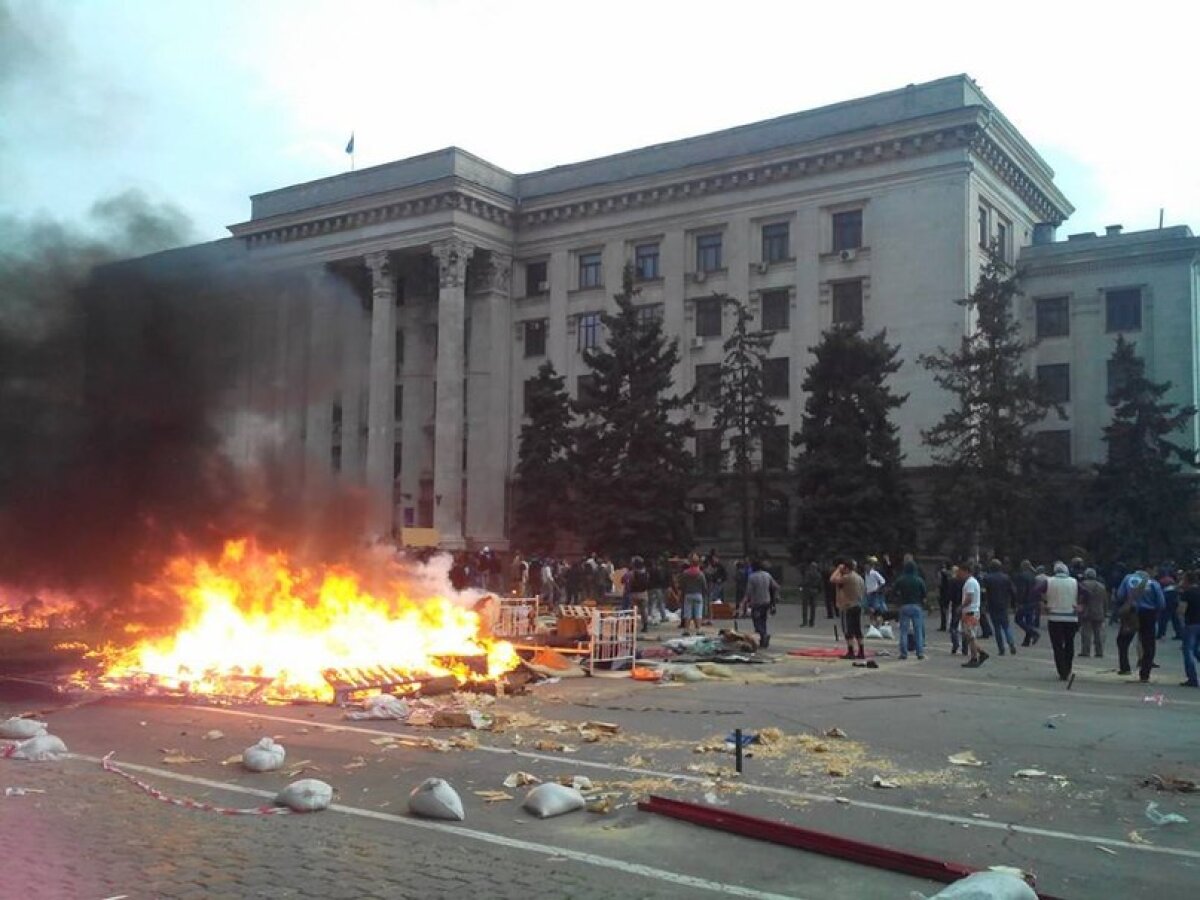 VIDEO + FOTO 42 de morţi la un marş al fanilor în Ucraina »  Primele imagini de la luptele de stradă