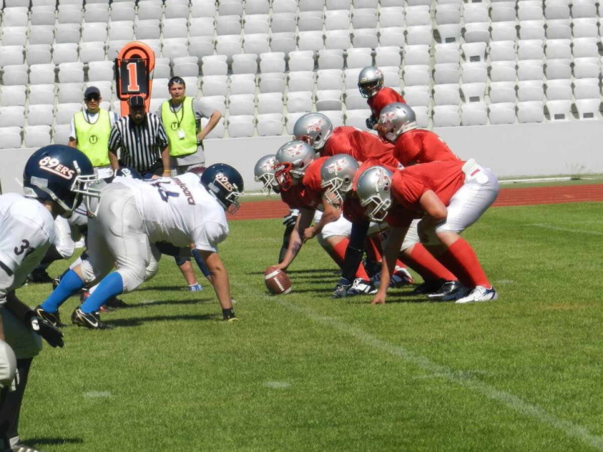 A început Campionatul Naţional de Fotbal American!