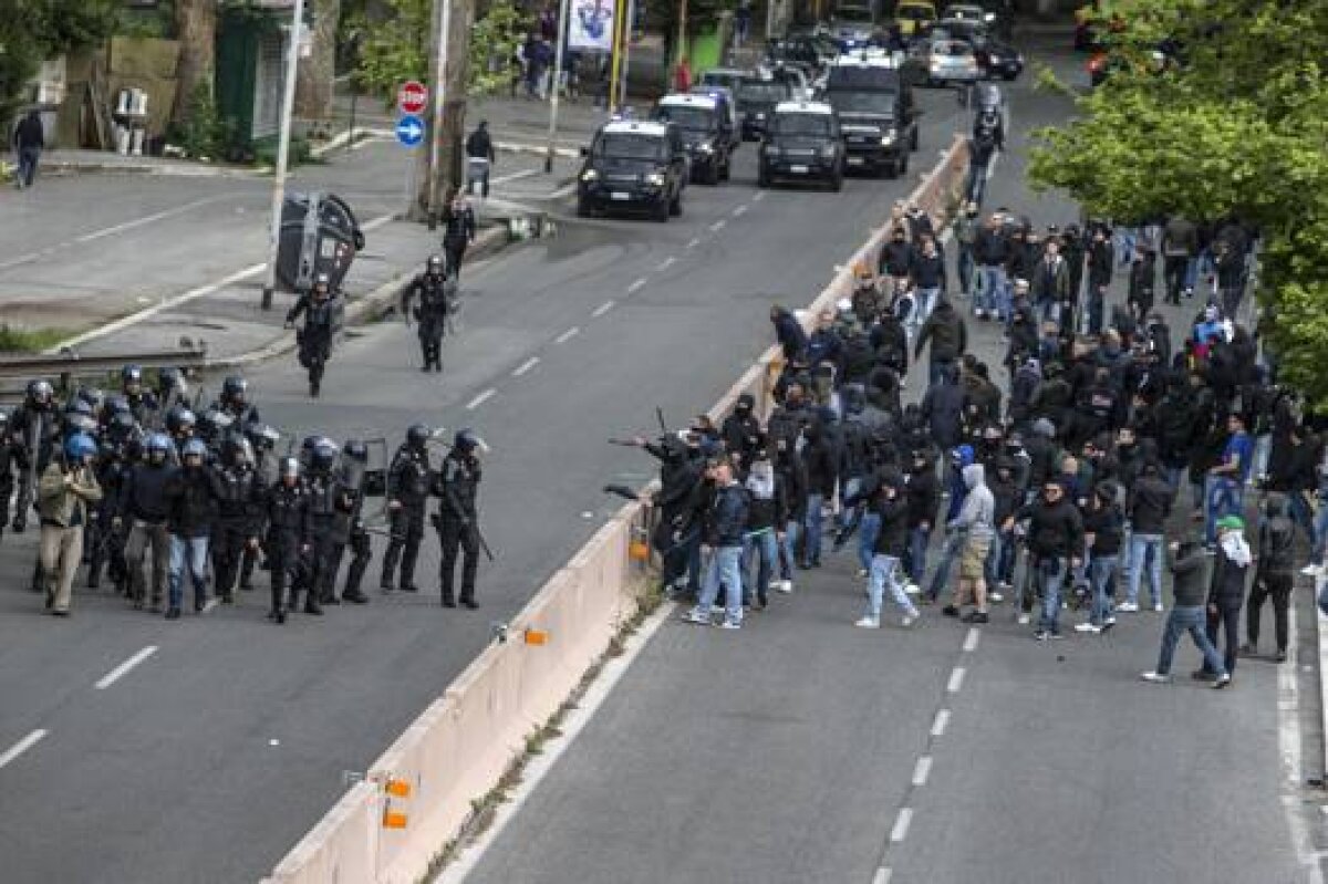 VIDEO şi FOTO Incidente grave! Final Cupei Italiei întîrziată cu 45 de minute după ce un fan al lui Napoli a fost împuşcat în piept! Azzurrii au luat trofeul