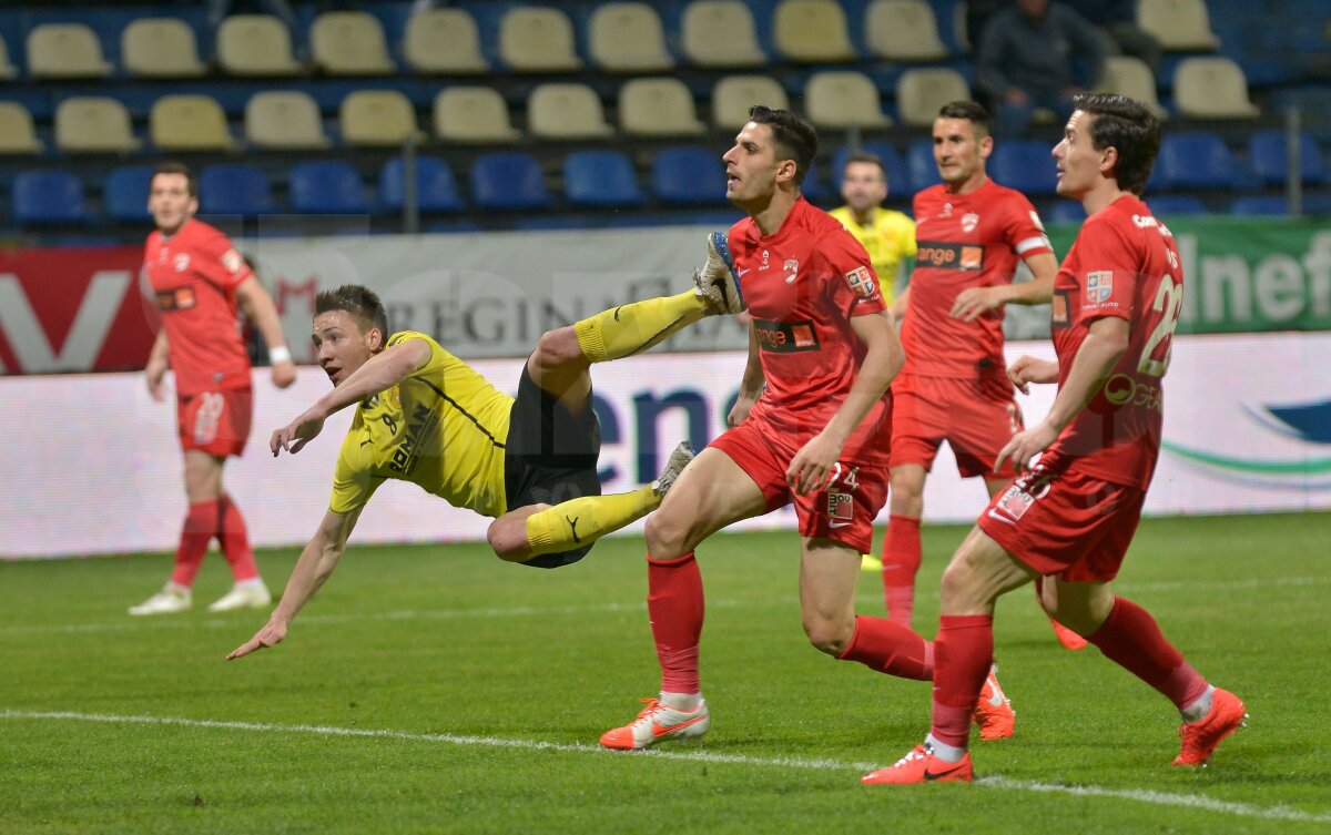 VIDEO şi FOTO Dinamo a fost de nerecunoscut la Braşov, unde a pierdut 2-0 » "Cîinii" au oprit o serie de 15 meciuri consecutive în care marcaseră