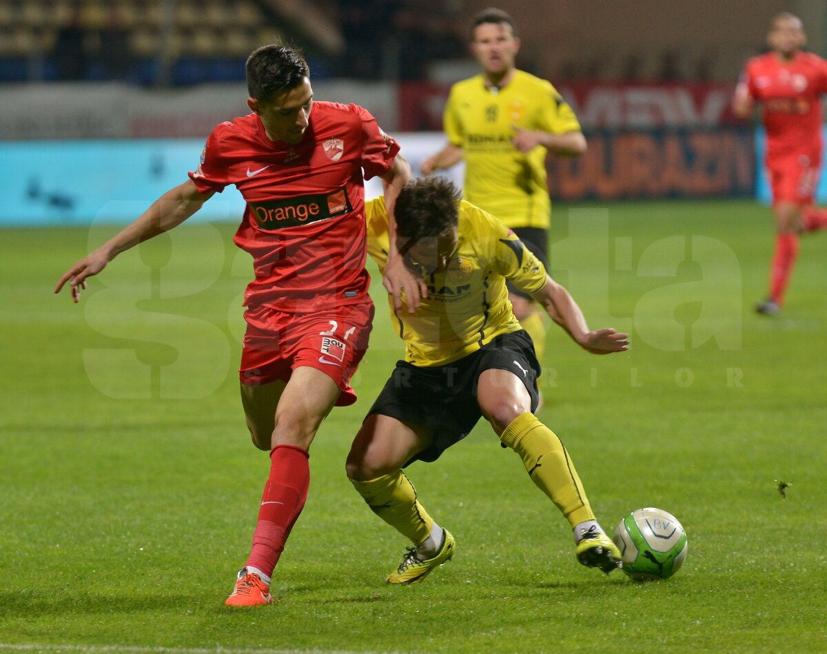 VIDEO şi FOTO Dinamo a fost de nerecunoscut la Braşov, unde a pierdut 2-0 » "Cîinii" au oprit o serie de 15 meciuri consecutive în care marcaseră