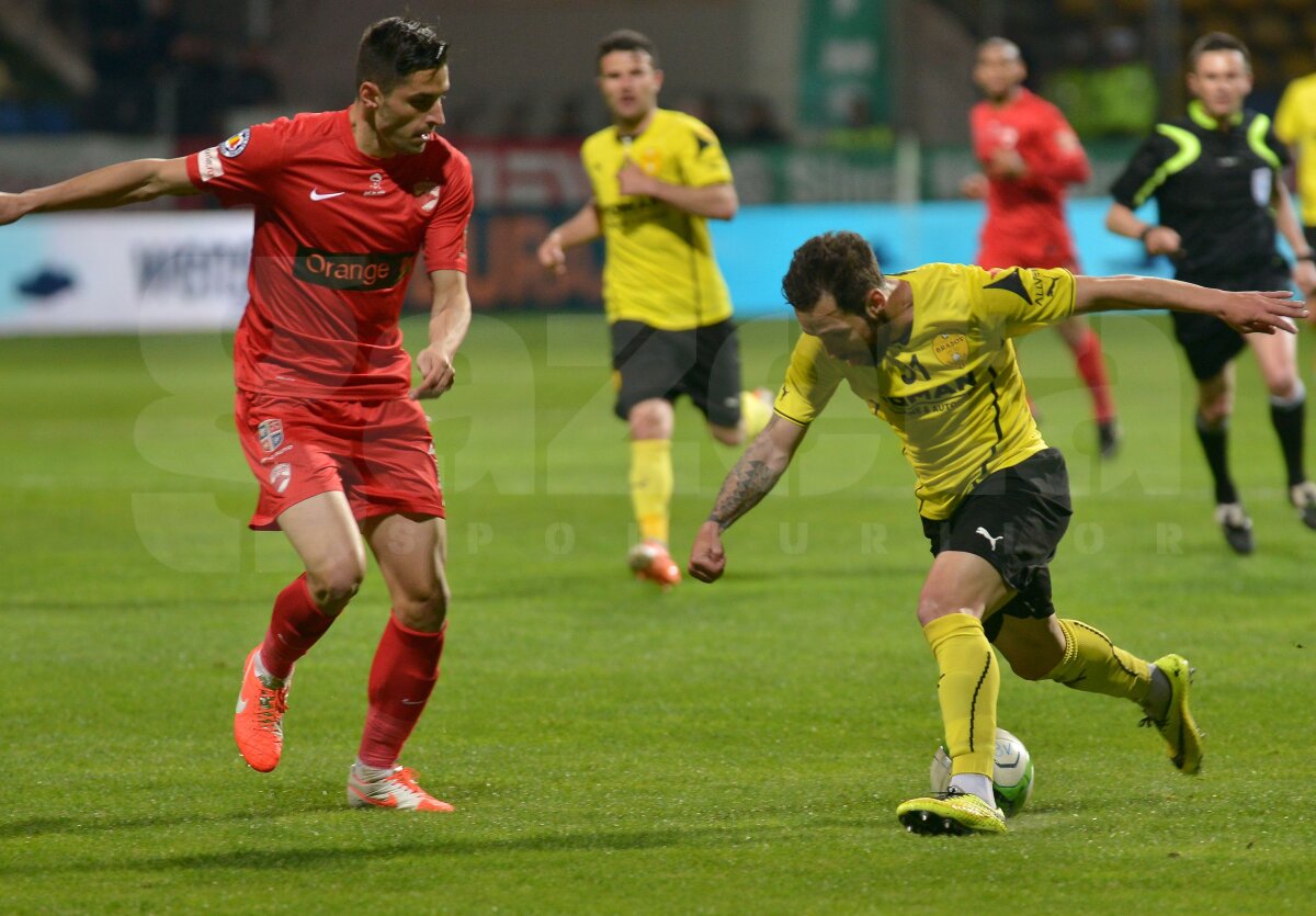 VIDEO şi FOTO Dinamo a fost de nerecunoscut la Braşov, unde a pierdut 2-0 » "Cîinii" au oprit o serie de 15 meciuri consecutive în care marcaseră
