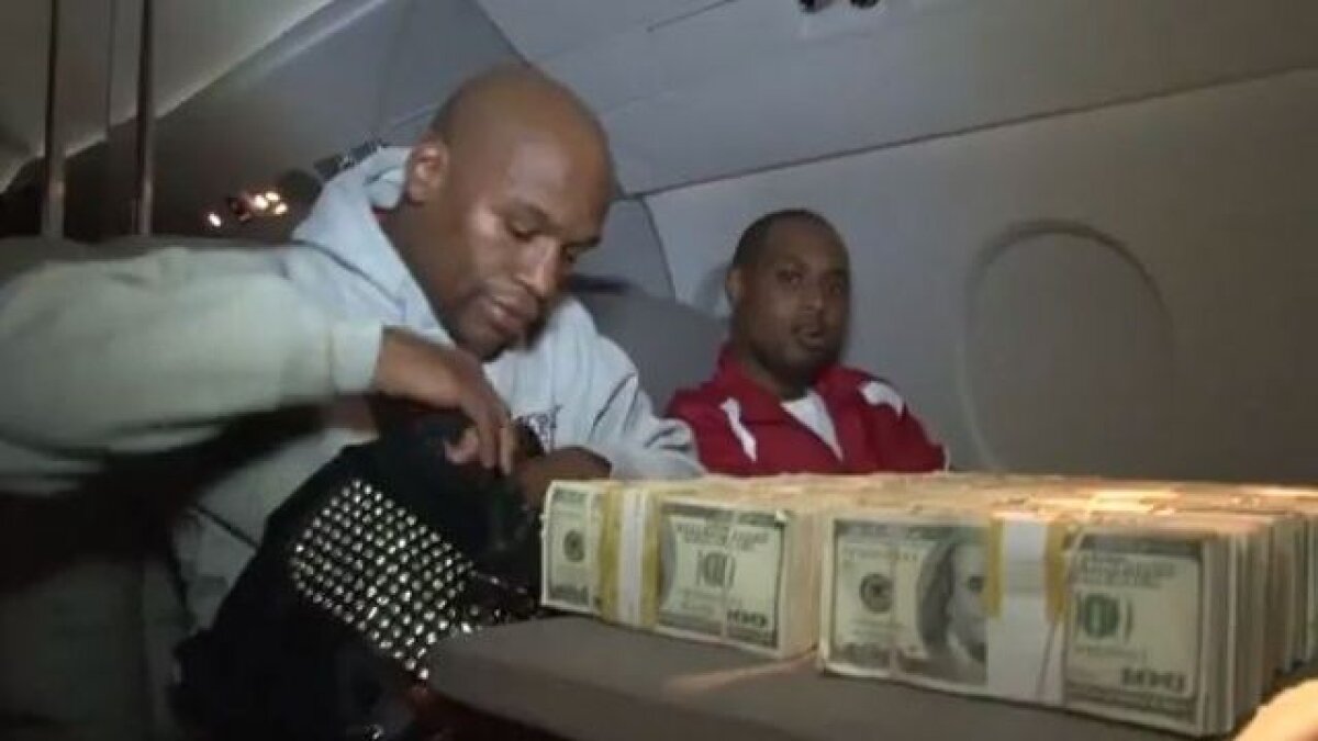 Fără număr » Victoriile şi banii curg pentru Floyd Mayweather