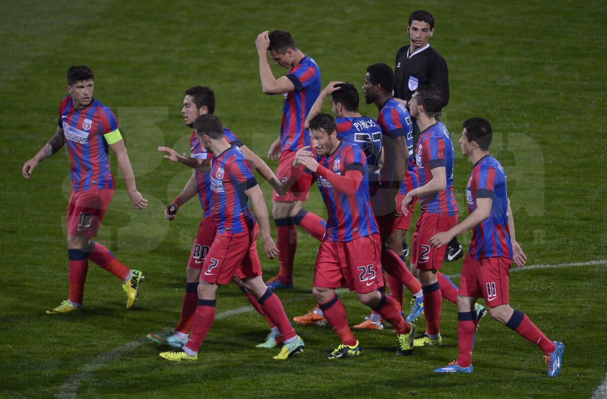 VIDEO şi FOTO Steaua - Corona Braşov 3-0 » Roş-albaştrii au mari şanse ca etapa viitoare să devină campioni