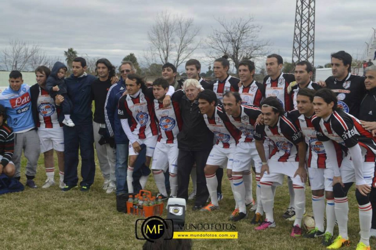 FOTO Destine la indigo? » Edinson Cavani şi ”sosia” au plecat din Salto să cucerească Europa :D