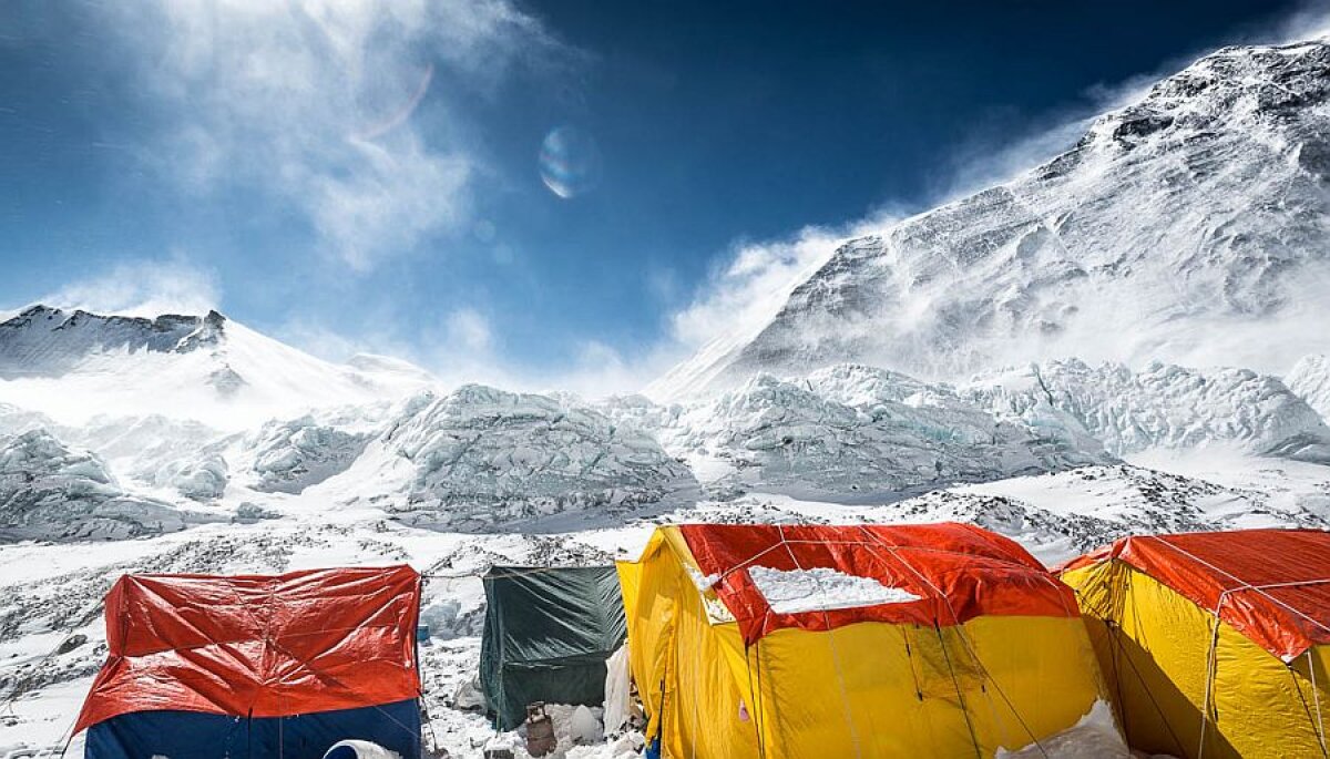 Sudul închis. Nordul deschis » Pe Everest se mai urcă în acest sezon doar dinspre Tibet, acolo unde şi-au început ascensiunea 5 alpinişti români