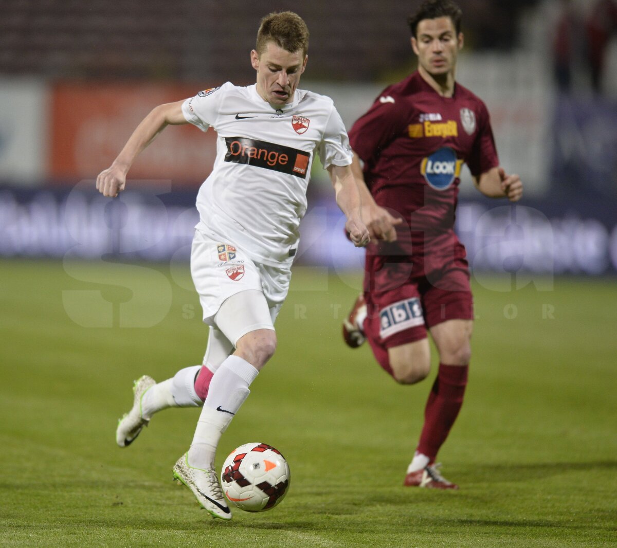 VIDEO şi FOTO Dinamo - CFR Cluj 0-3 » Florin Costea, Sergiu Negruţ şi Paul Batin au adus al 4-lea succes consecutiv al ardelenilor pe terenul "cîinilor"