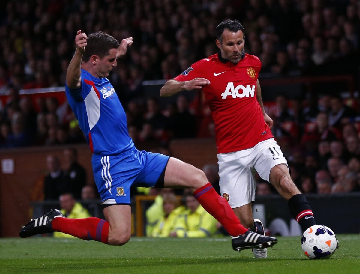 FOTO şi VIDEO Ryan Giggs, ultimul meci la Manchester United pe Old Trafford! Debut de senzaţie la "diavoli" în victoria cu Hull, 3-1