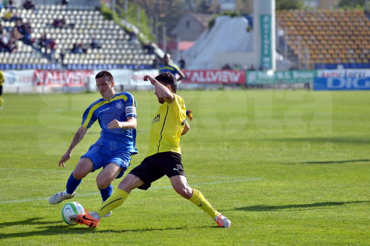 VIDEO + FOTO Pas important pentru salvarea de retrogradare » FC Braşov a învins-o pe Corona, scor 1-0