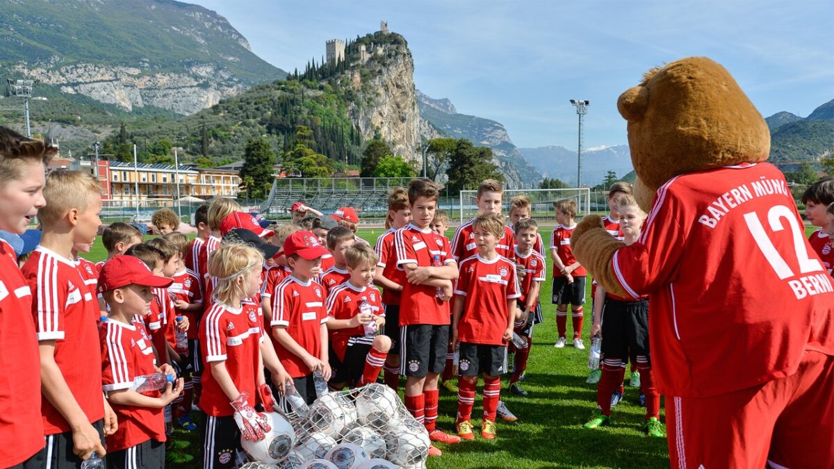 FOTO Steaua şi-a pregătit primul cantonament al verii » Merge în casa lui Bayern